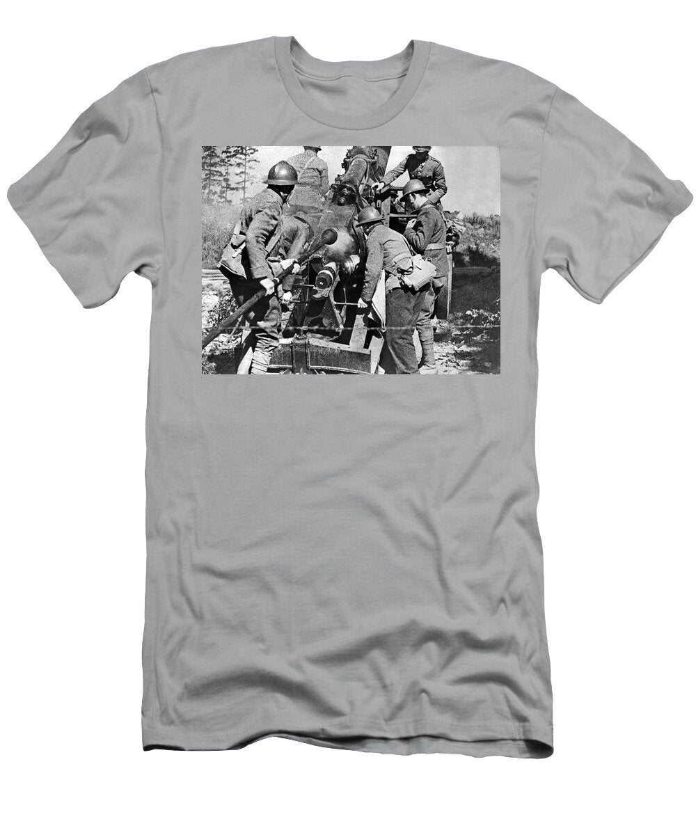 French Soldiers Fire Their 155mm Artlillery Piece At German Posi Underwood Archives T-Shirt